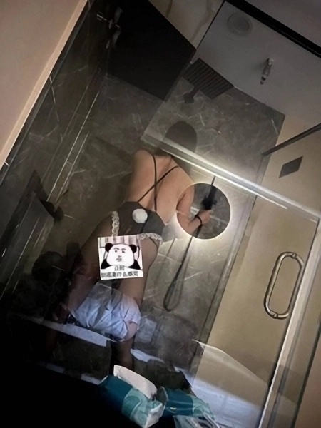 所 南京远洋边上酒店楼上，客服